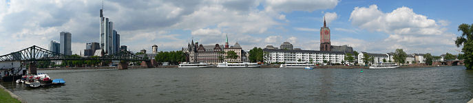 Frankfurt ist erreicht: die Skyline vom südlichen Mainufer aus

Aufnahmestandort:
N 50° 6′ 27.56″, O 8° 41′ 2.71″