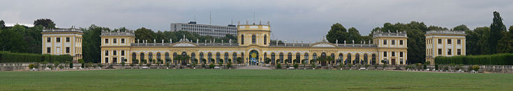 Zu breit für ein normales Foto: die Orangerie - Schloss in der Karlsaue

Aufnahmestandort:
N 51° 18′ 26.53″, O 9° 29′ 53.77″