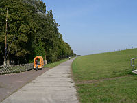 Radweg hinter’m Deich …

Aufnahmestandort:
N 53° 29′ 13.25″, O 8° 3′ 11.43″